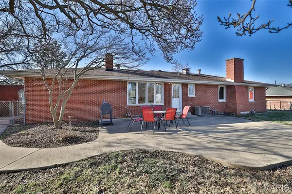 $249,500 | 21 Midway Avenue, Cottage Hills, IL 62018