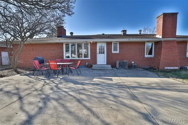 $249,500 | 21 Midway Avenue, Cottage Hills, IL 62018