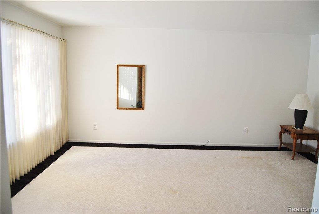8530 Concord Road Grosse Ile, MI 48138 - Photo 2 of 13 Living Room