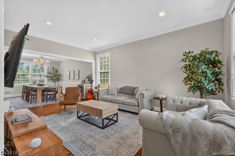 42 Evergreen Avenue Springfield, NJ 07081 - Photo 5 of 45