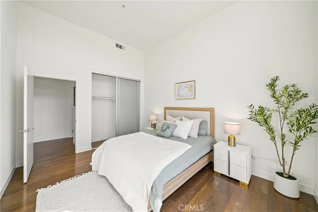 $5,000 | 1234 Wilshire Boulevard, Unit 612, Los Angeles, CA 90017