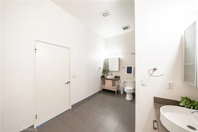 $5,000 | 1234 Wilshire Boulevard, Unit 612, Los Angeles, CA 90017