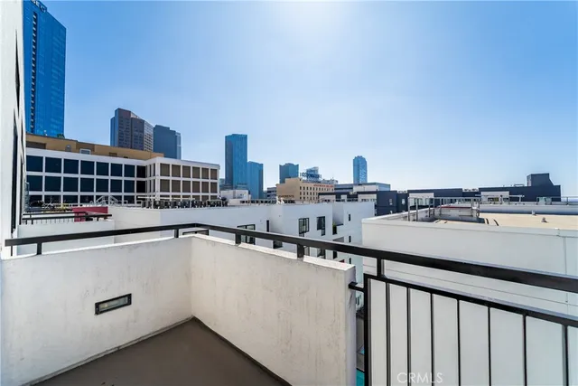 $5,000 | 1234 Wilshire Boulevard, Unit 612, Los Angeles, CA 90017