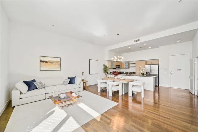 $5,000 | 1234 Wilshire Boulevard, Unit 612, Los Angeles, CA 90017