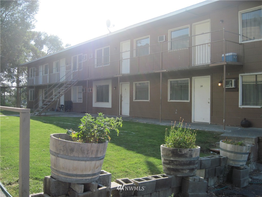 7895 Valley Road Northeast Moses Lake, WA 98837 - Photo 2 of 24 Gallery Image 2