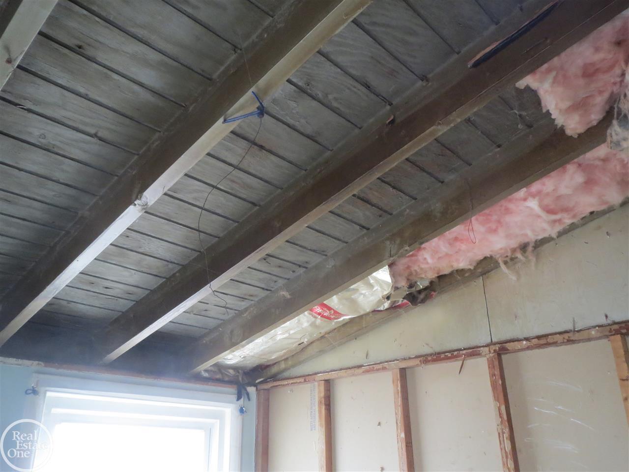 1878 Weir Road Walled Lake, MI 48390 - Photo 23 of 30 31373718-22.JPG