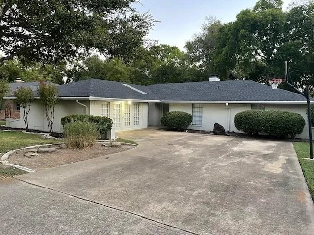 a house view with a outdoor space