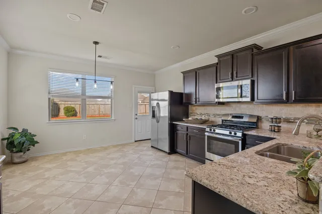 $310,000 | 3070 Persimmon Valley Lane, Dickinson, TX 77539