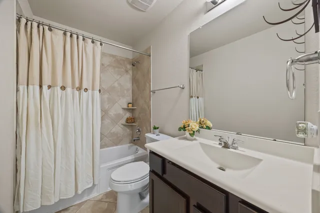 $310,000 | 3070 Persimmon Valley Lane, Dickinson, TX 77539