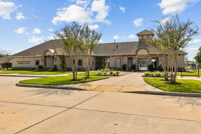 $310,000 | 3070 Persimmon Valley Lane, Dickinson, TX 77539