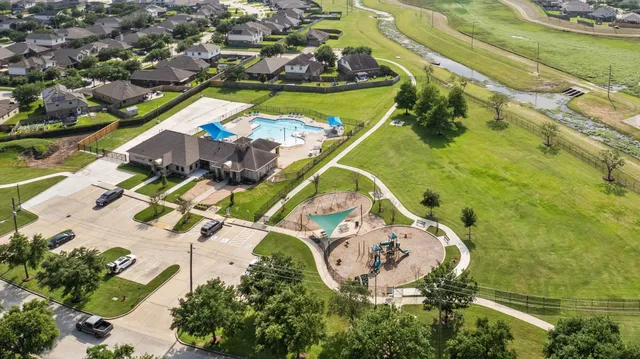 $310,000 | 3070 Persimmon Valley Lane, Dickinson, TX 77539