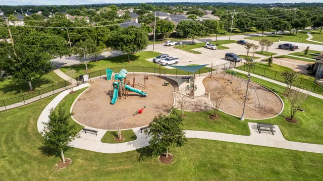 $310,000 | 3070 Persimmon Valley Lane, Dickinson, TX 77539