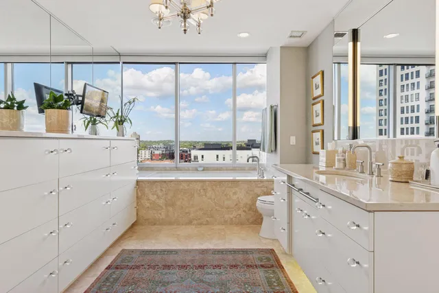 $1,149,000 | 45 University Avenue Southeast, Unit 904, Minneapolis, MN 55414