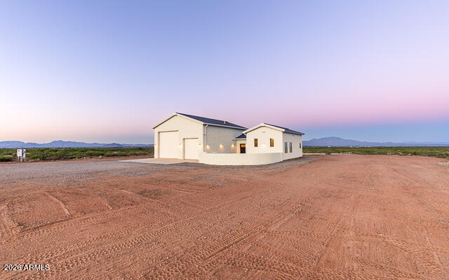 6233 West Airport Road Willcox, AZ 85643 - Photo 3 of 54 a view of a big room with a big yard