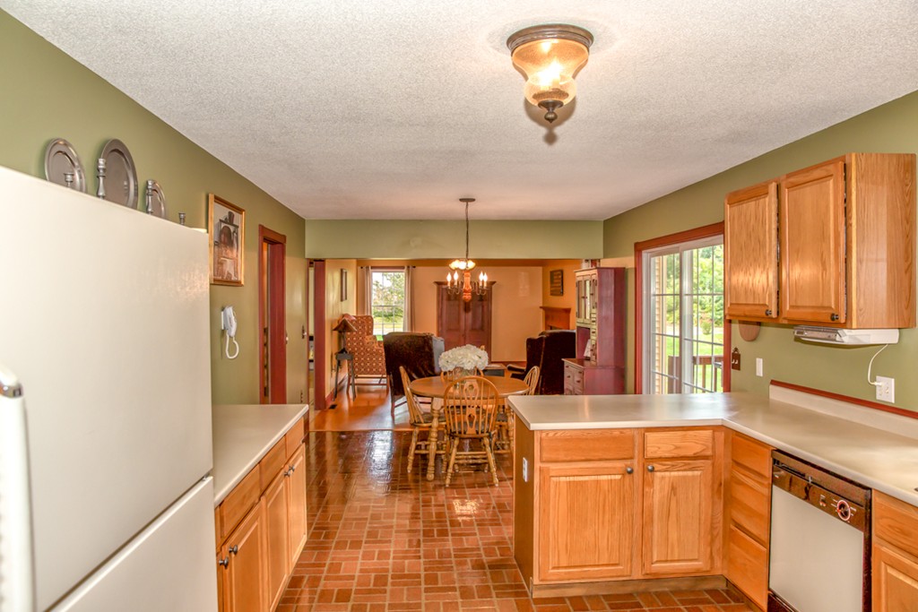 114 South Longyard Road Southwick, MA 01077 - Photo 4 of 30 Gallery Image 4