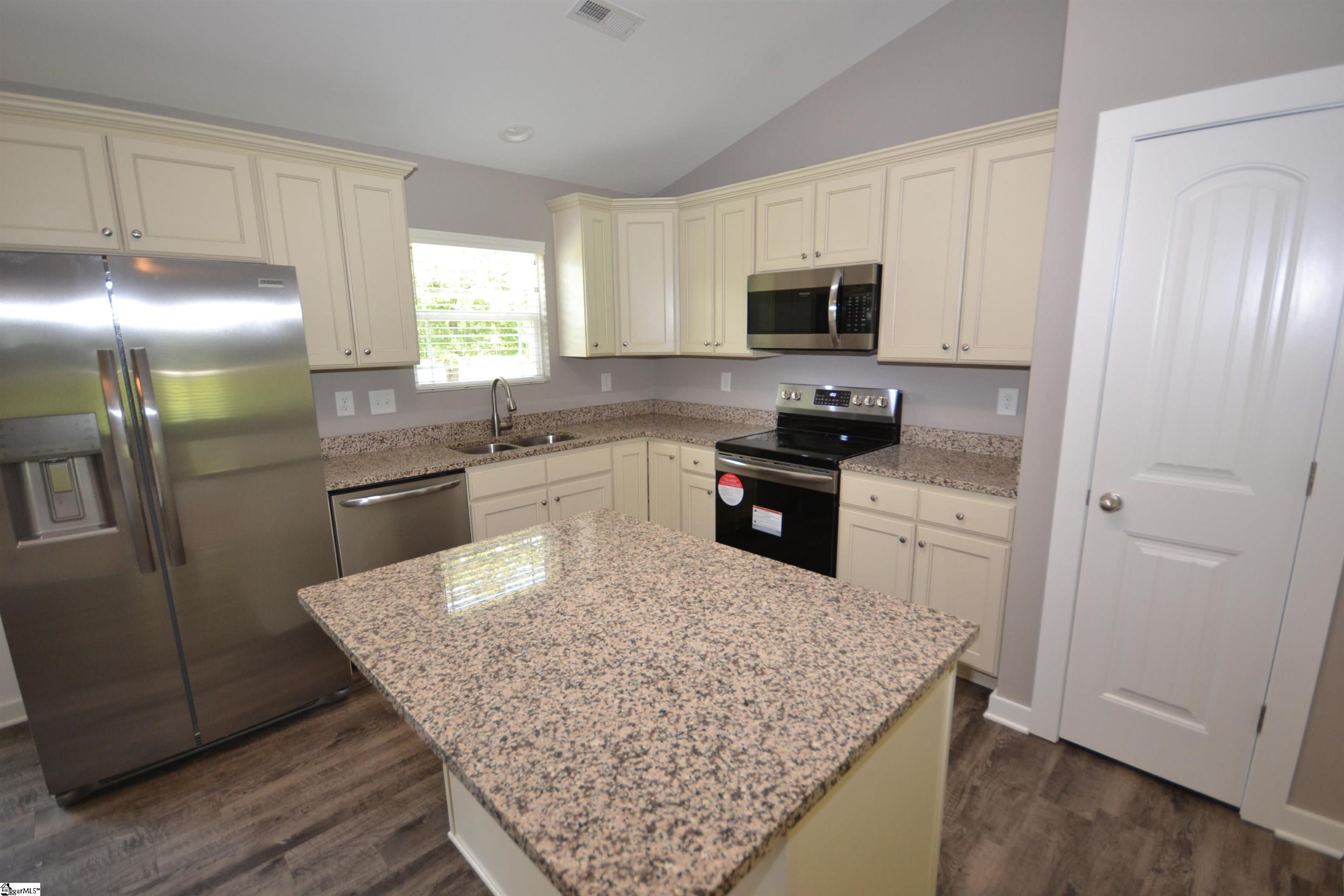 60 Ballenger Road Gray Court, SC 29645 - Photo 4 of 18