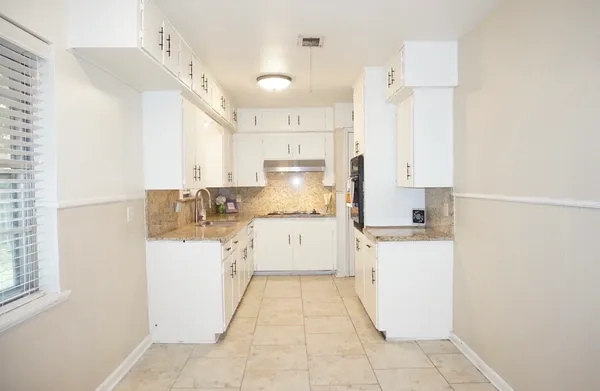 $1,600 | 1716 Edna Avenue, Bay City, TX 77414