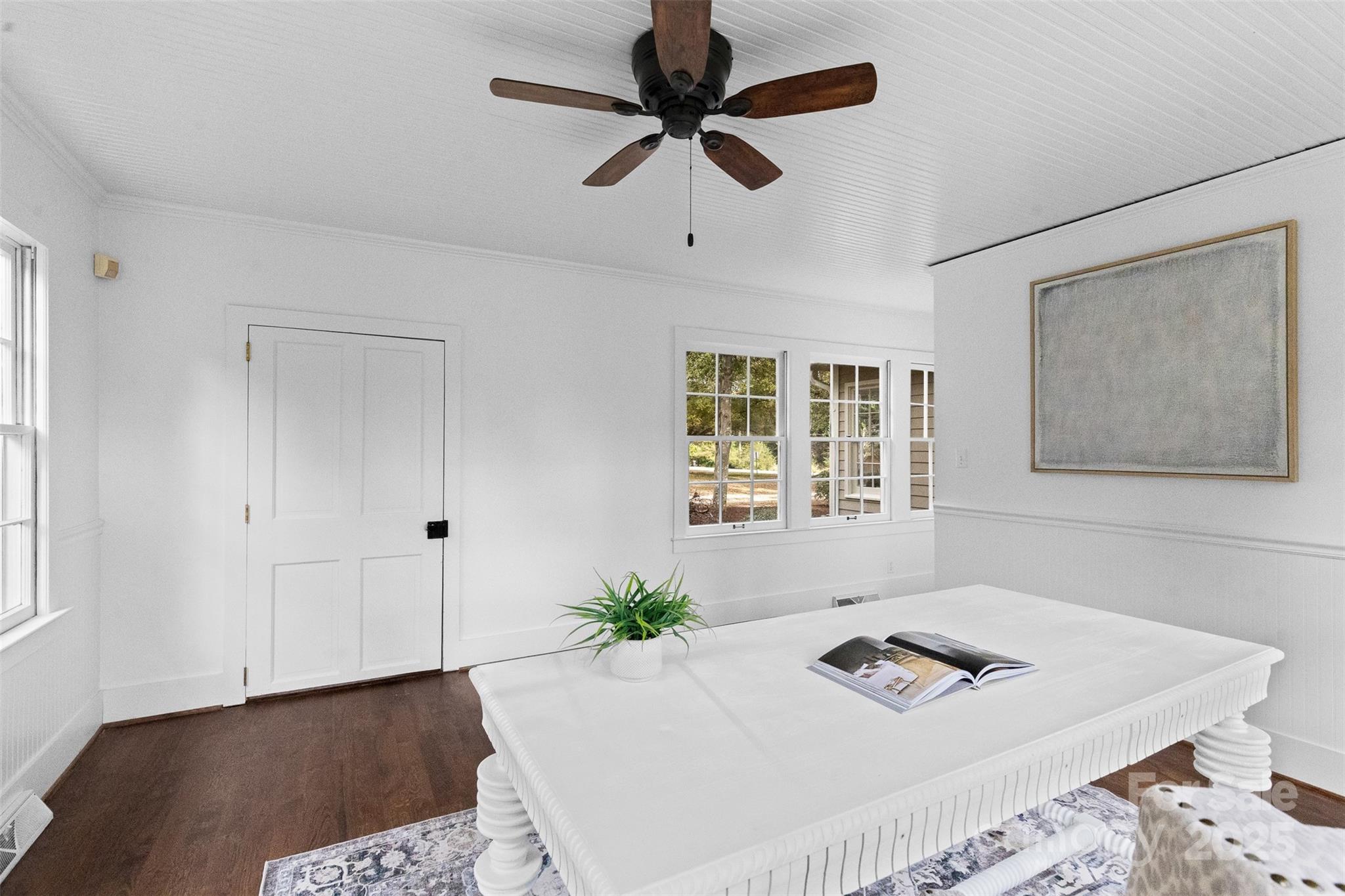 5607 Matthews-Mint Hill Road Charlotte, NC 28227 - Photo 29 of 45 a living room with furniture and a window