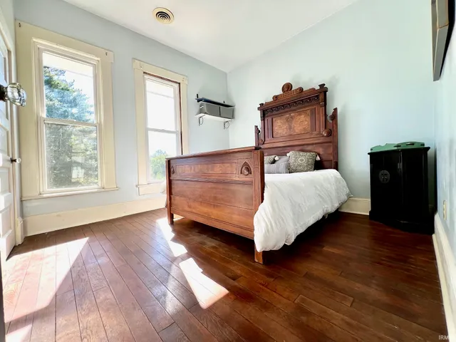 $475,000 | 330 Hawthorne Drive, Bedford, IN 47421