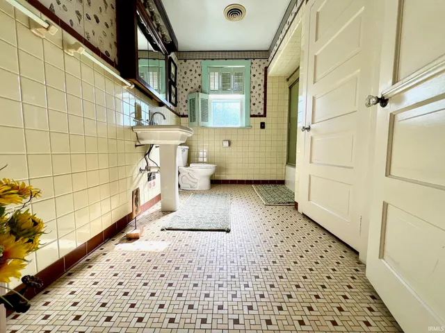 $475,000 | 330 Hawthorne Drive, Bedford, IN 47421