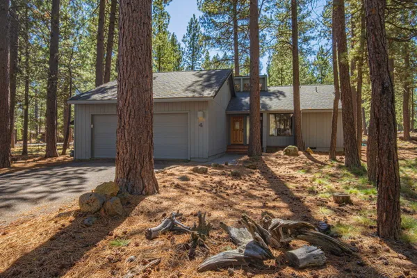 $695,000 | 18087 East Butte Lane, Unit 4, Sunriver, OR 97707