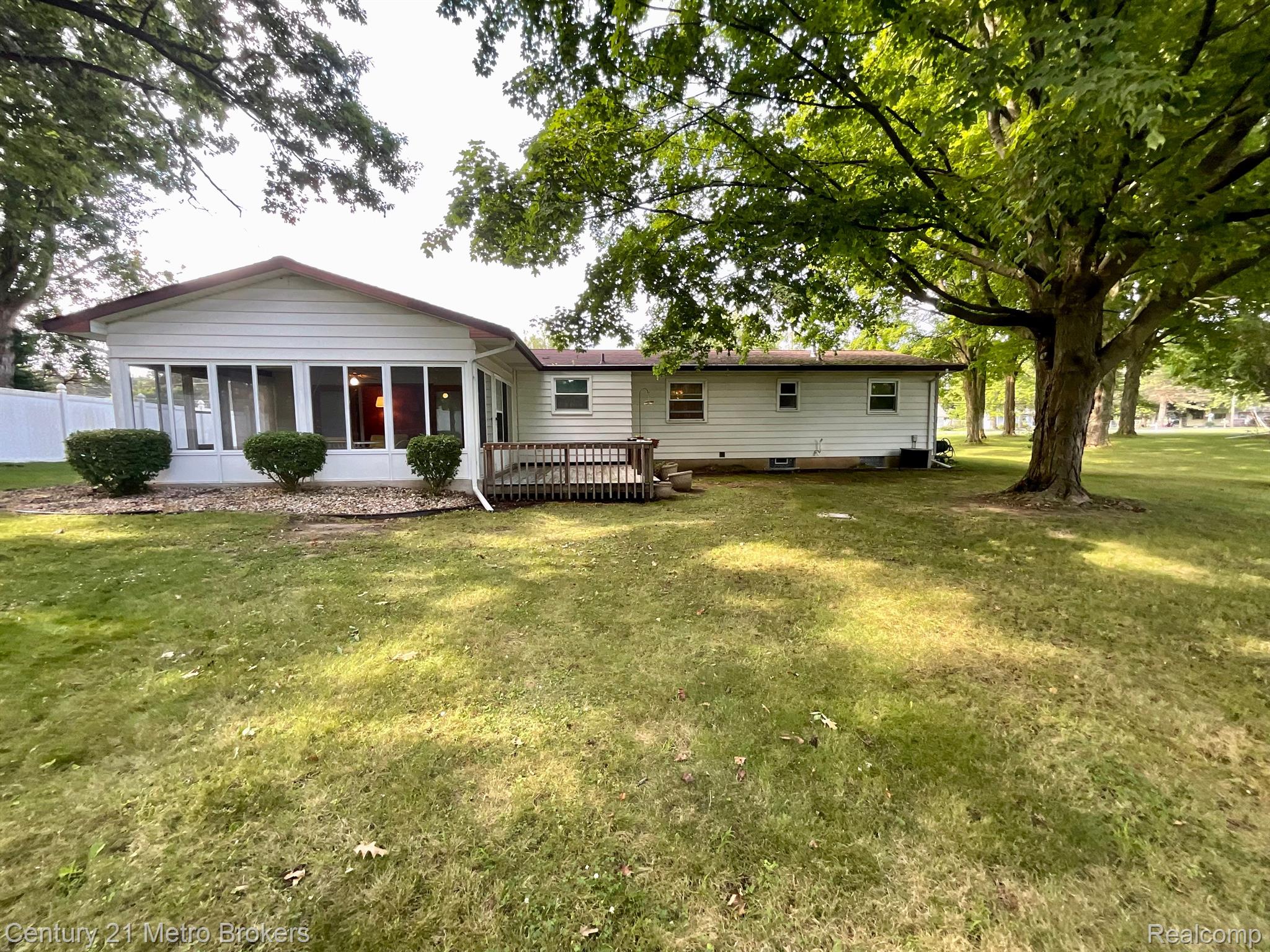 4392 East Carpenter Road Flint, MI 48506 - Photo 5 of 42 Gallery Image 5