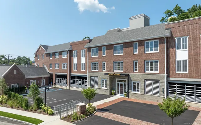 $5,900 | 100 East Putnam Avenue, Unit 304, Greenwich, CT 06807