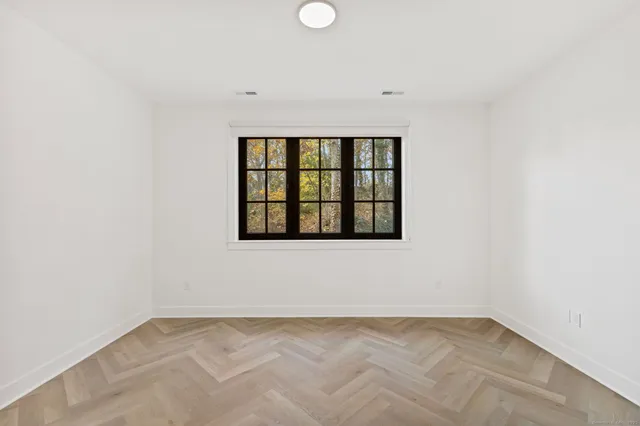 $5,900 | 100 East Putnam Avenue, Unit 304, Greenwich, CT 06807