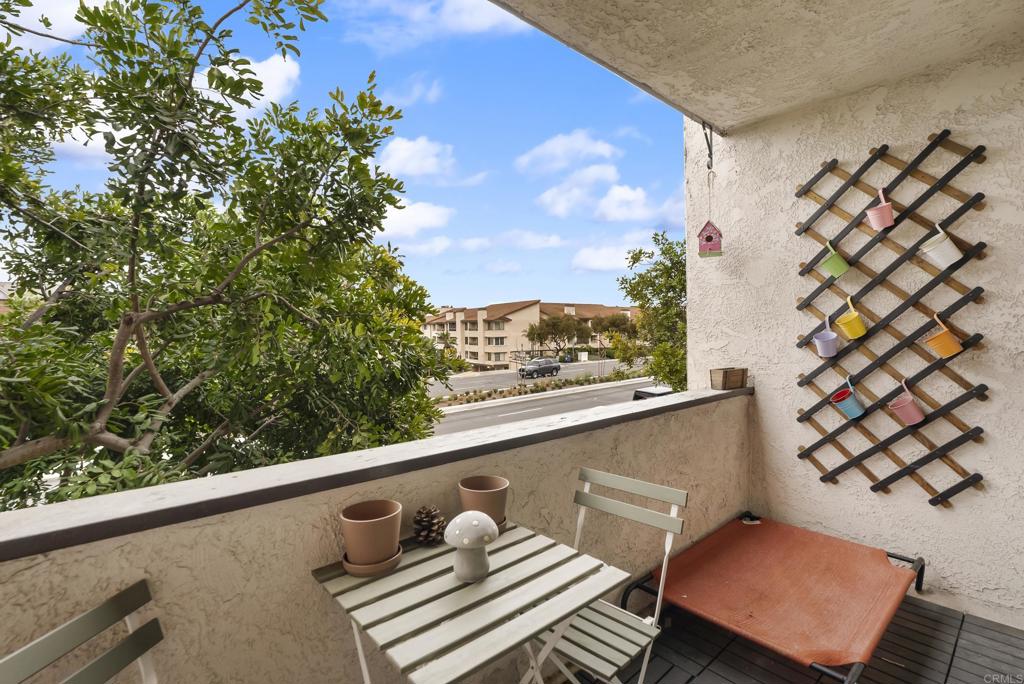 6780 Friars Road, Unit 243 San Diego, CA 92108 - Photo 30 of 31 a view of a balcony with chairs