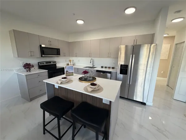 $2,700 | 2306 East 4th Avenue, Unit 204, Hialeah, FL 33013