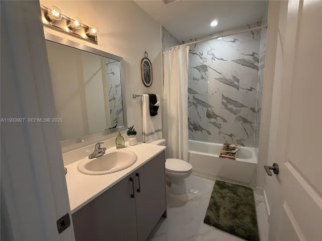 $2,900 | 2308 East 4th Avenue, Unit 206, Hialeah, FL 33013