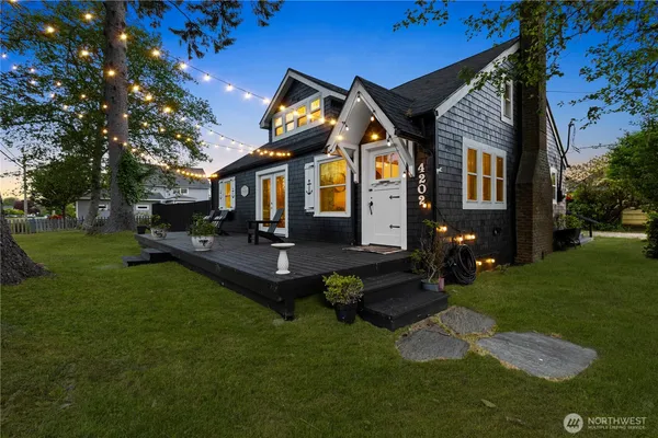 $499,999 | 4202 L Place, Seaview, WA 98644