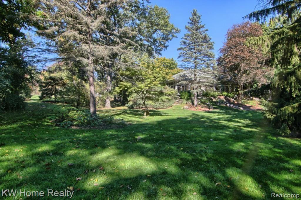 5165 Ponvalley Road Bloomfield Hills, MI 48302 - Photo 29 of 32