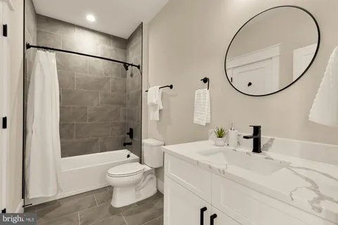 $2,350,000 | 923 17th Street South, Arlington, VA 22202