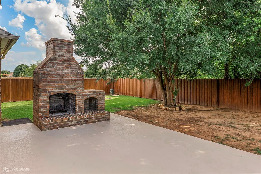 4743 Old Brownlee Road Bossier City, LA 71111 - Photo 12 of 40 a front view of a house with yard