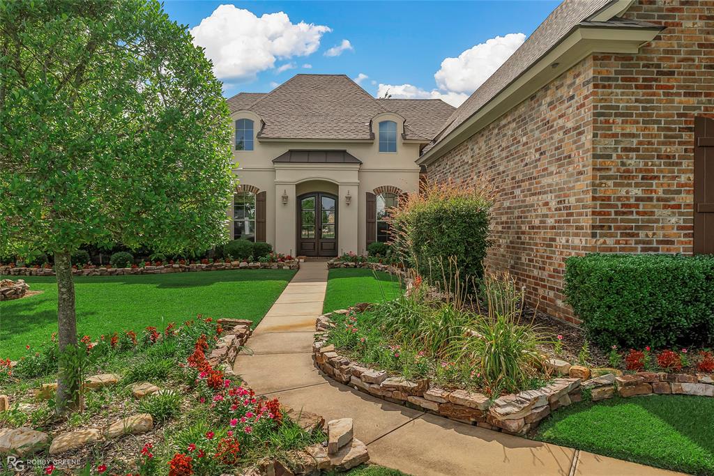 4743 Old Brownlee Road Bossier City, LA 71111 - Photo 2 of 40 a front view of a house with a yard