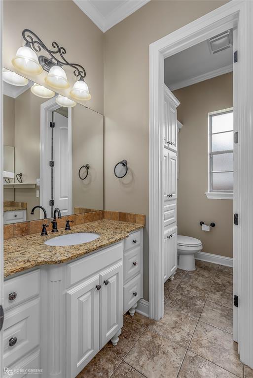 4743 Old Brownlee Road Bossier City, LA 71111 - Photo 33 of 40 a spacious bathroom with a granite countertop sink a toilet and a mirror