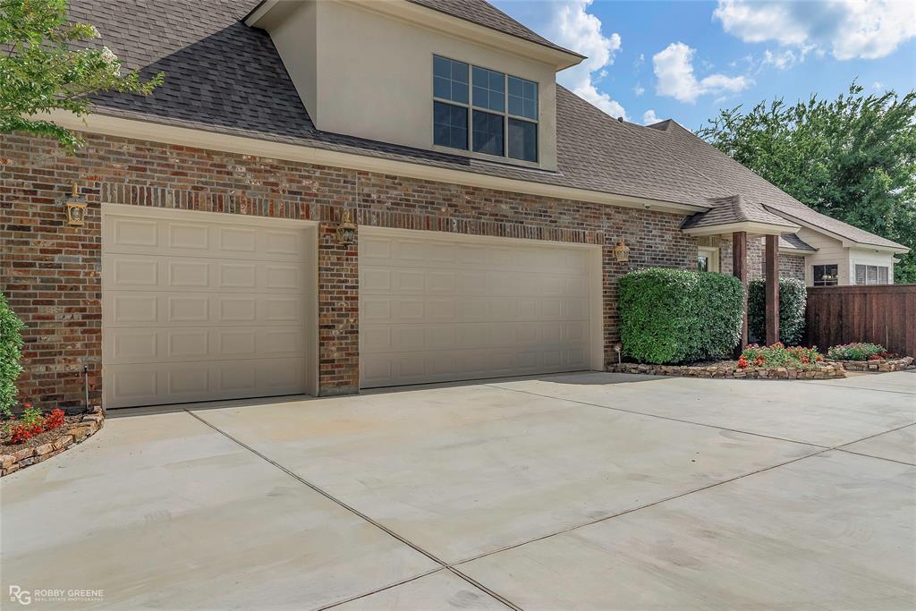 4743 Old Brownlee Road Bossier City, LA 71111 - Photo 4 of 40 a front view of a house with a yard and garage