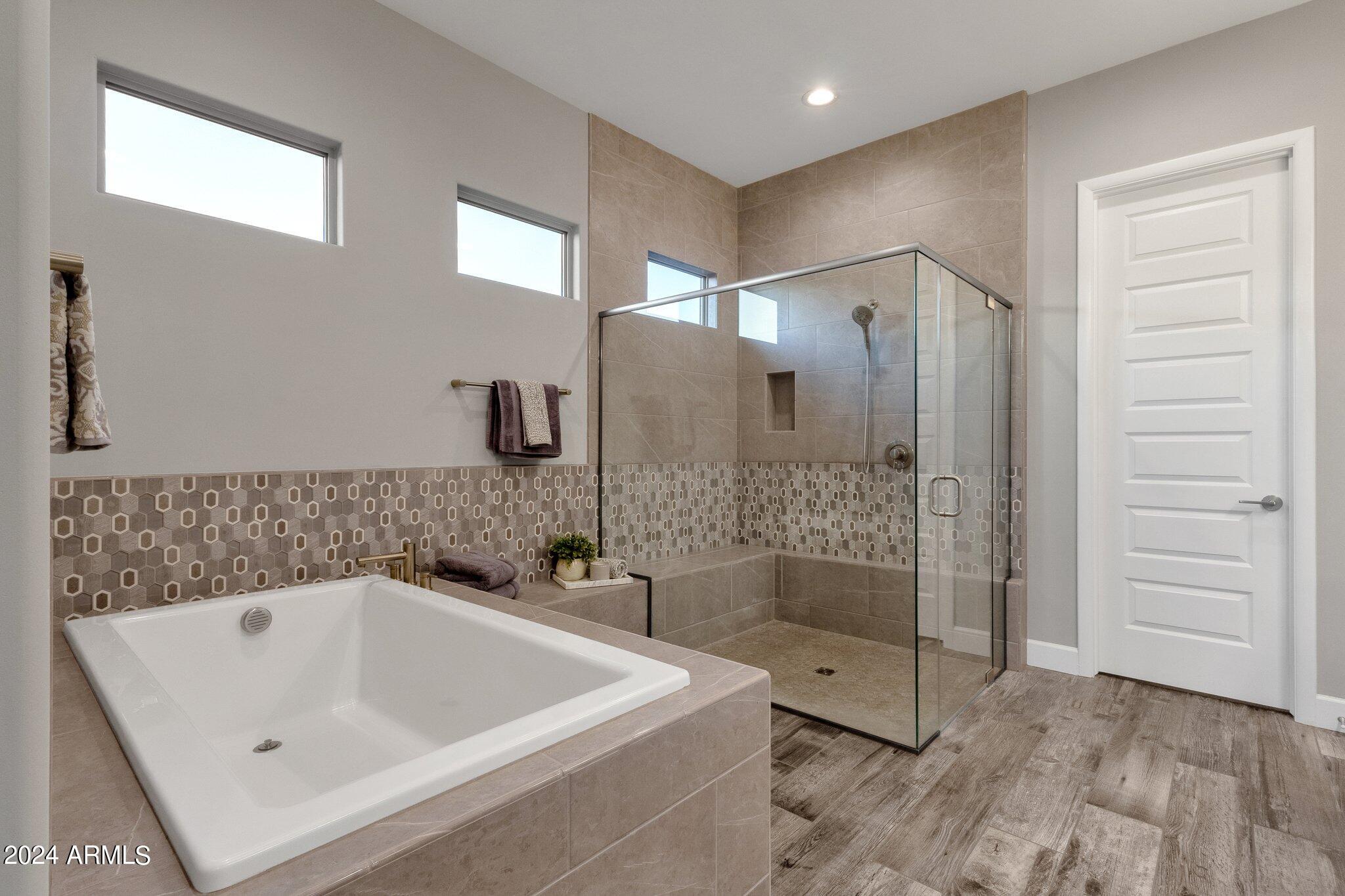 17565 Blaze Lane Rio Verde, AZ 85263 - Photo 24 of 76 SEPARATE TUB & SHOWER
