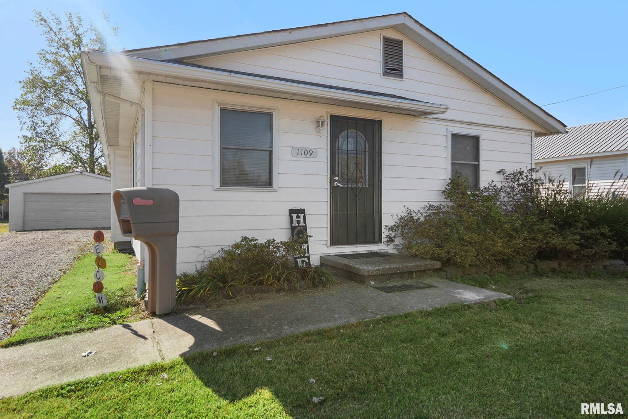 1109 East Reeves Street Marion, IL 62959 - Photo 2 of 17