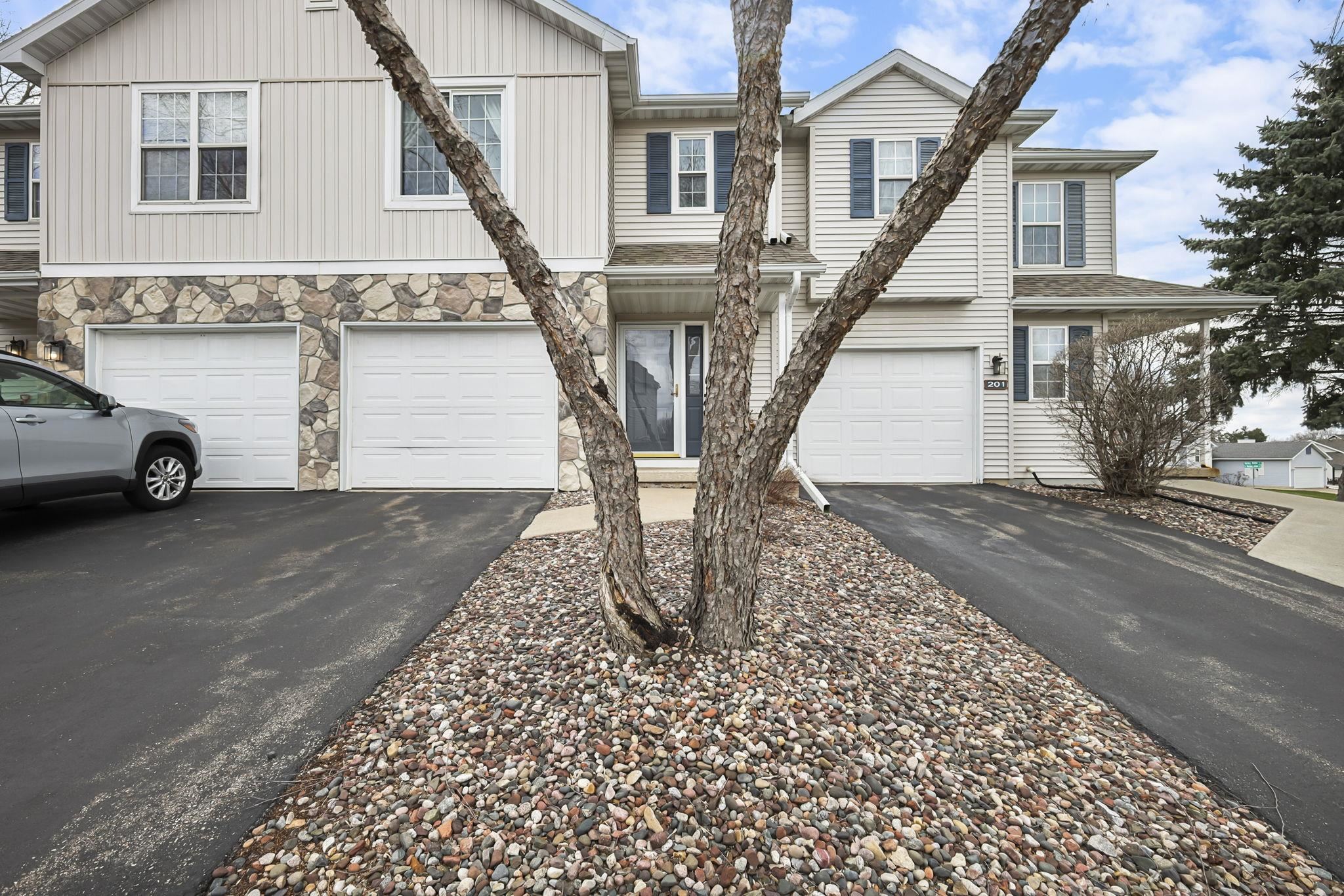 203 North Musket Ridge Drive Sun Prairie, WI 53590 - Photo 3 of 42