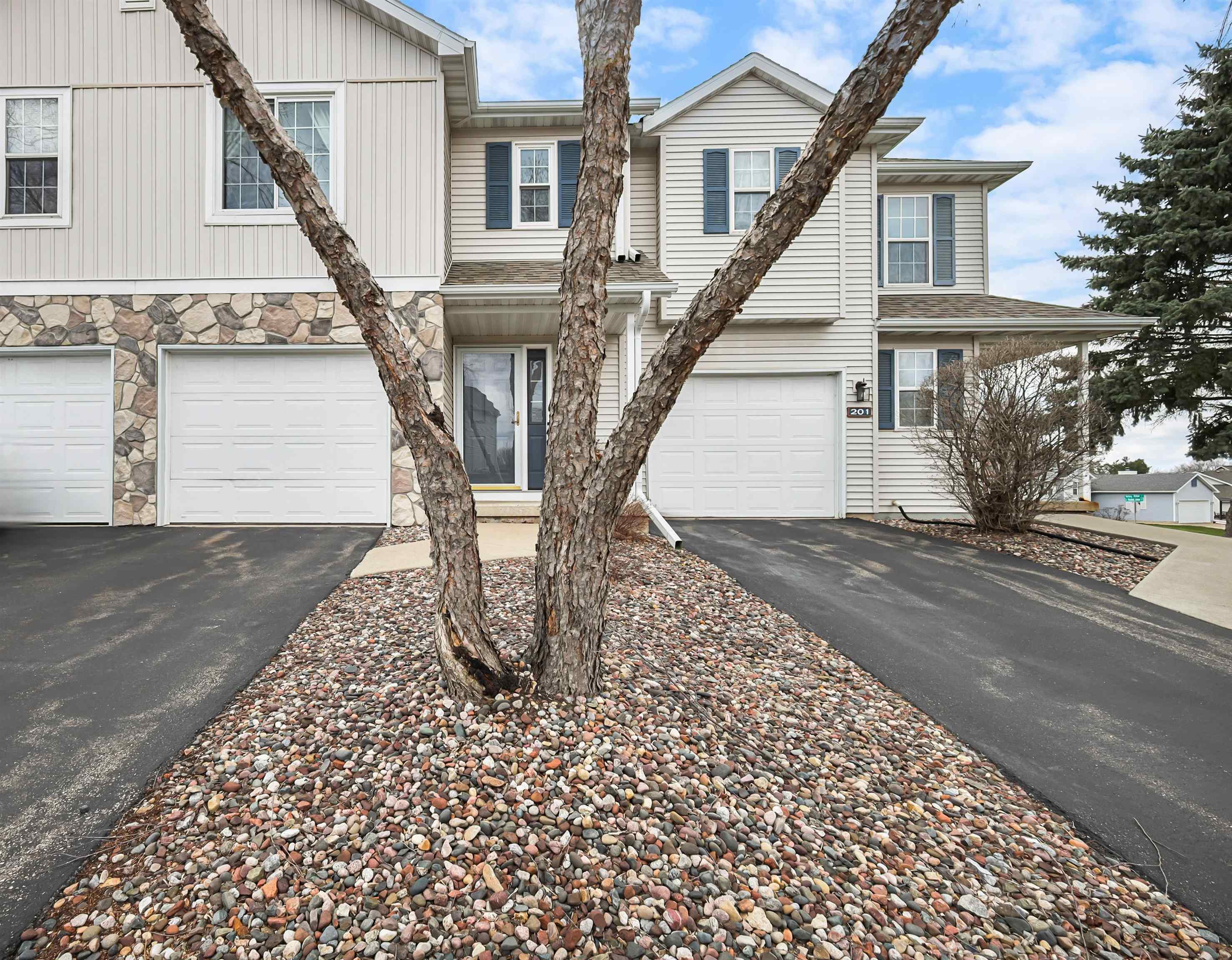 203 North Musket Ridge Drive Sun Prairie, WI 53590 - Photo 4 of 42