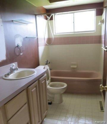325 Wimpole Drive Rochester, MI 48309 - Photo 2 of 8 34518639 Bath.jpg
