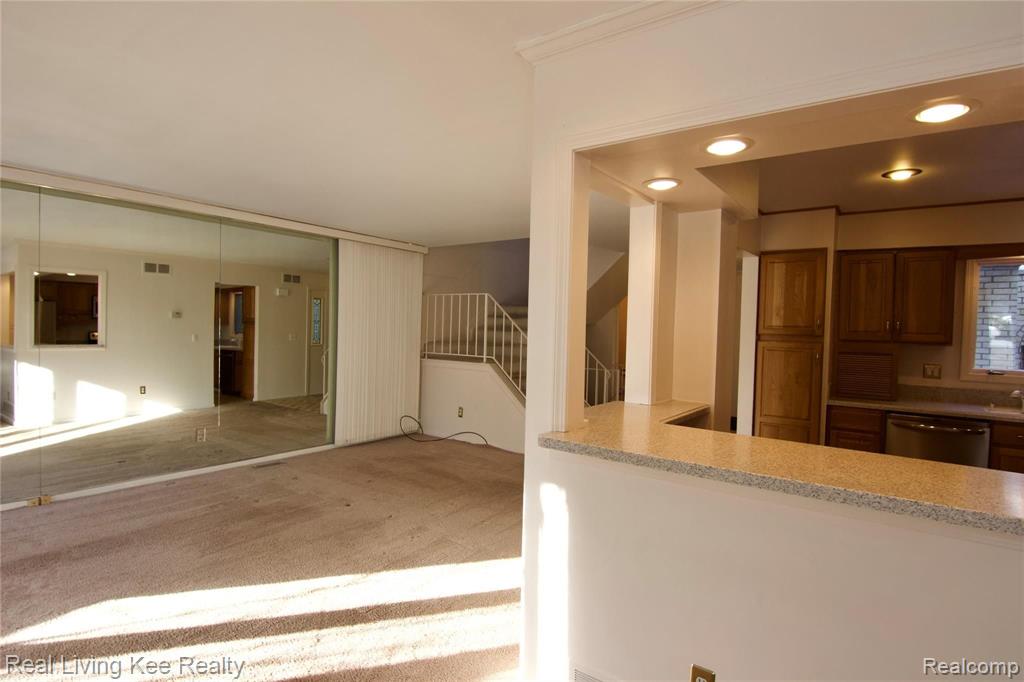 1239 Oakwood Court, Unit 29 Rochester, MI 48307 - Photo 12 of 30