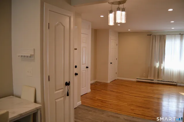 $1,800 | 1660 Farmington Avenue, Unit 4, Farmington, CT 06085