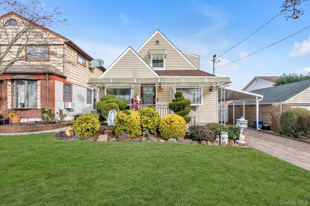 $799,000 | 1006 North 7th Street, New Hyde Park, NY 11040