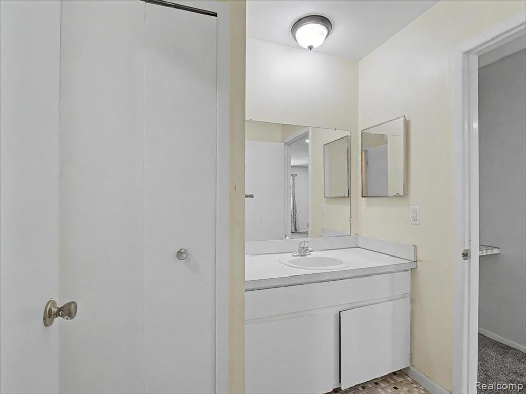 41957 Utica Road Sterling Heights, MI 48313 - Photo 30 of 43
