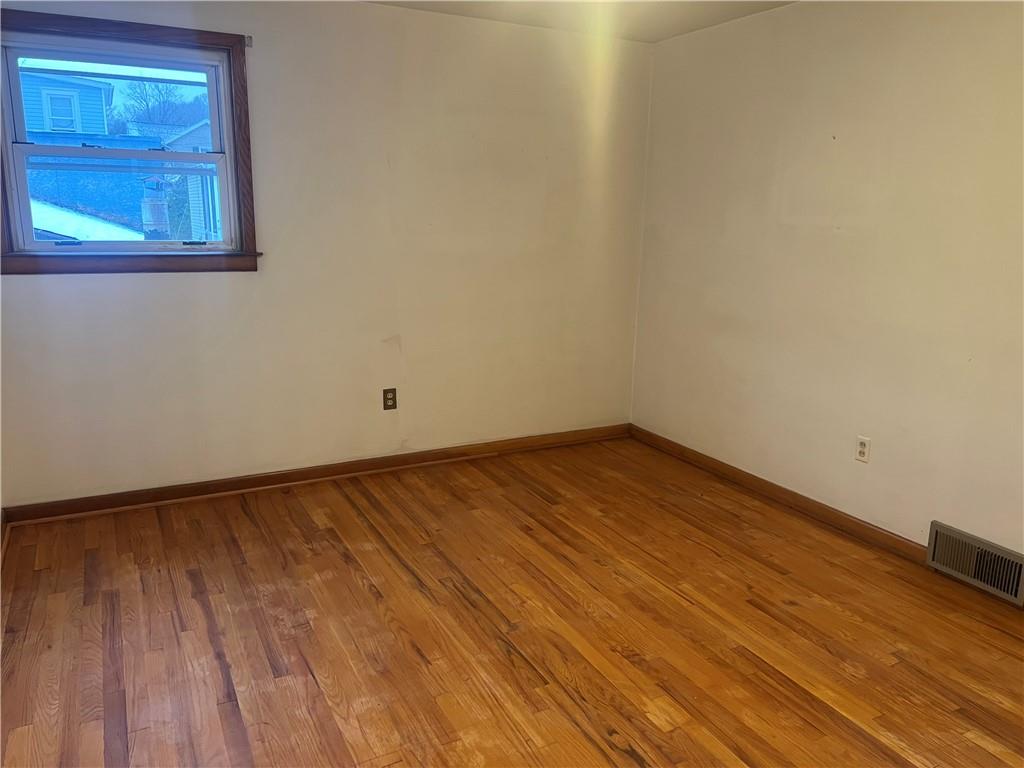 1020 Poe Street Vandergrift, PA 15690 - Photo 11 of 16