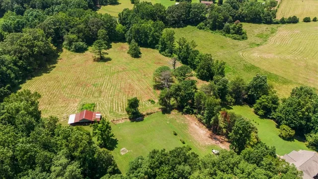 $824,999 | 729 Rabbit Trail Road, Five Points, TN 38457