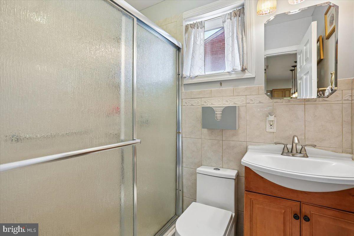 3709 Kenway Street Silver Spring, MD 20906 - Photo 13 of 34 a bathroom with a sink toilet and mirror